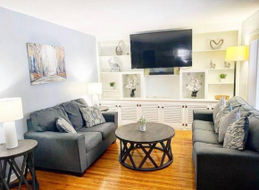 Adorable&Cozy Suburban Home Mins from Dwtn/Airport
